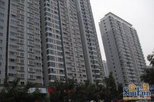 产权证满五税费少,有一个三面环150平左右露台。