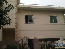 南山路独栋三层别墅 位置好 实用面积大 有车库