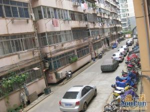 三经路316号电力学校宿舍 南北通透,采光好 视野好,诚心出售