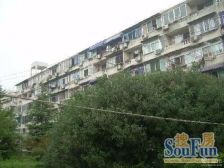 汇成四村新上两房, 非顶楼,价钱好谈,业主诚心出售!