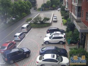 6号线地铁、识字岭08年两梯两户纯板楼、随时看房
