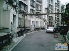 业主诚心出售 精装修 户型端正 房东亲自装修