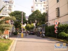 顶楼复式使用面积接近200平左右5房3卫楼下2卫楼上一卫