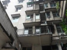 交通方便,配套完善,带楼顶花园,两房