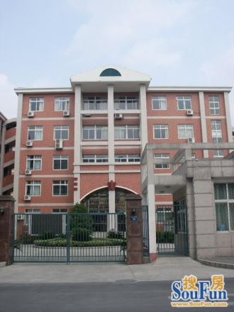 回龙庙前