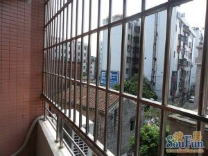 东银阁精装修114方3房售75.8万