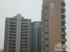 南城区国贸旁 地铁沿线 挑高复试设计 24小时管家服务