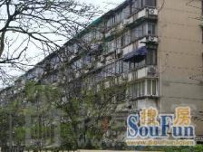 精装2室户。格局舒适合理。目前房子里面装修保养很好。看房约