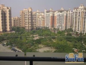 景峰轩,精装电梯三房,业主诚心出售新装修保养新净。