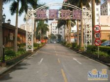 小区物业管理好,配套设施齐全,交通便利,宜居住