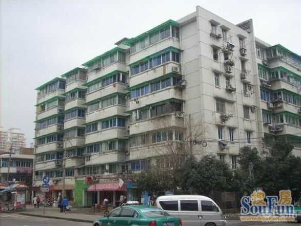 回龙庙前