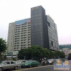 弘越大厦精装单间带阳台电梯房地铁口旁急售