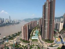 大平层四房三卫,户型通透,带入户花园,朝中庭安静。