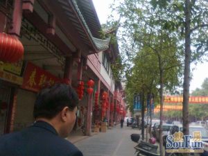 现时业主用了20多万重新装修可拎包入住楼龄较新