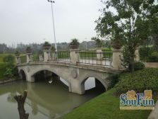 端户别墅 ,正对巷道,视野开阔,大花园;两个车位