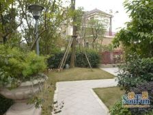 头排带地暖美式风格,经开大道联排别墅,保养9成新