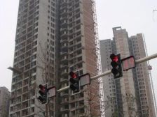 南滨路上,龙湖物业,一楼底商。