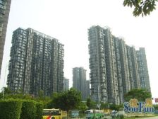 高楼层,视野好,使用空间大,看湖边水库,