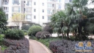近地铁电梯小高层下楼就是商场的三房小区环境好