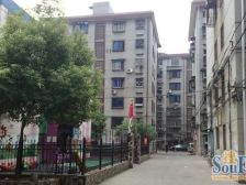 振中小区(滕阁花园小区) 南北通透,采光好 装修好,环镜优美 视野好,诚心出售