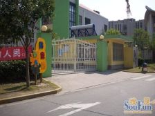 一楼带37平花园,不靠马路,采光无遮挡,户型正气