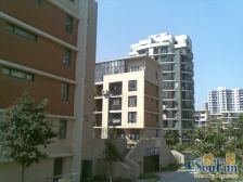 新上理想家园三室二卫 毛坯 边户 中间楼层 位置好 可谈