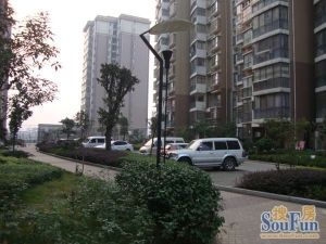 雨花区政府,地铁口,大两房低密度小高层