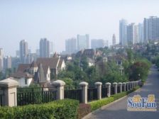 汽博中心 保利国际高尔夫花园五房1380万