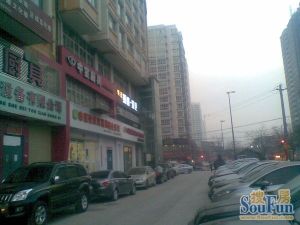 大润发电梯小高层,大落地窗,南北通透三居室
