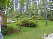 此房满五年,自住精装修大三房,端头三面采光