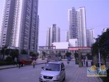 不夜城旁边,正两房,生活方便,业主诚心出售