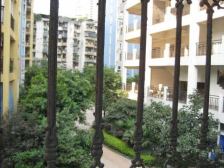 业主住家装修,交通方便,出门即是公交站