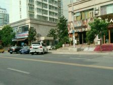 房子满五年,错层三房,视野宽阔采光充足,交通便利