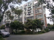 豪装满2年,有车库有阳光房保姆房,诚意售,价可以谈