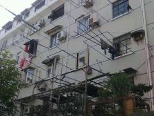 业主急售,近商圈,繁华地段,价格好谈,精装修,三房朝南,卫生间全明