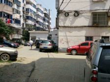 低楼层, 带有花园一只 花园不开门 房东诚心卖房