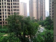 大阳台正规两房,中间楼层,位置安静