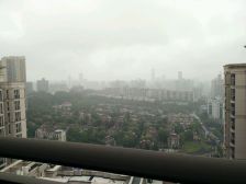 房子是住宅性质的,通水电燃气,交通方便,