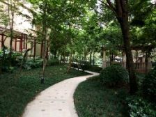 恒大华府 门口就是轻轨站 出行方便 带私家花园