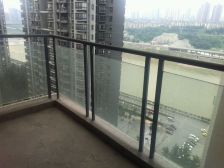 江边标准两室 自住装修 拎包入住 看房随时