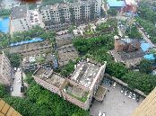 此房是商品房小区,户型方正出行方便,客厅带阳台