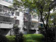 新上 东港新村12组团 低楼层 两南两北 有车库