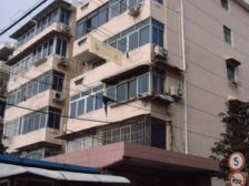 近三号线淞发路站 三楼 精装修 看房方便 诚意出售