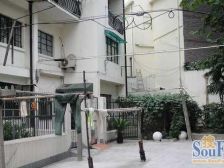 华山路上戏旁,一楼沿街带院子,满五年唯-,租金2万多