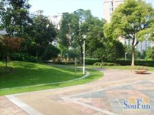 南北通小三房,两房朝南且有两个卫生间,户型正总价低