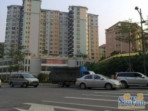 小区管理,户型方正实用,距离大润发300米,交通方便