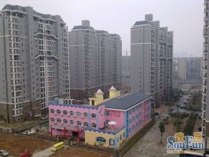 地铁口南北通透居家大三房近泰禹