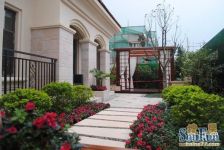此房户型方正,采光充足,阳台宽敞,楼下交通便利