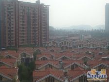 公馆边位别墅,上下总共四层,带有大花园 装修保养好