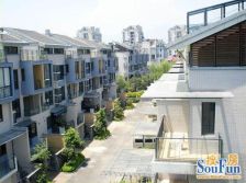 金海岸联排,东端头,位置安静,双车位满两年产权清晰